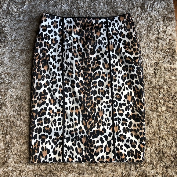 WHBM leopard pencil skirt. Sz.0 - Picture 2 of 4